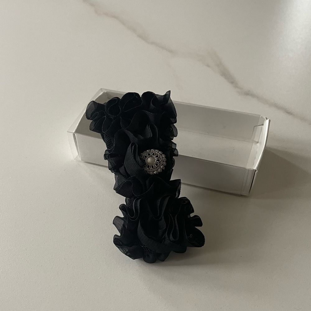 Beautiful Women’s Silk Neck Bow. - Picture 1 of 7